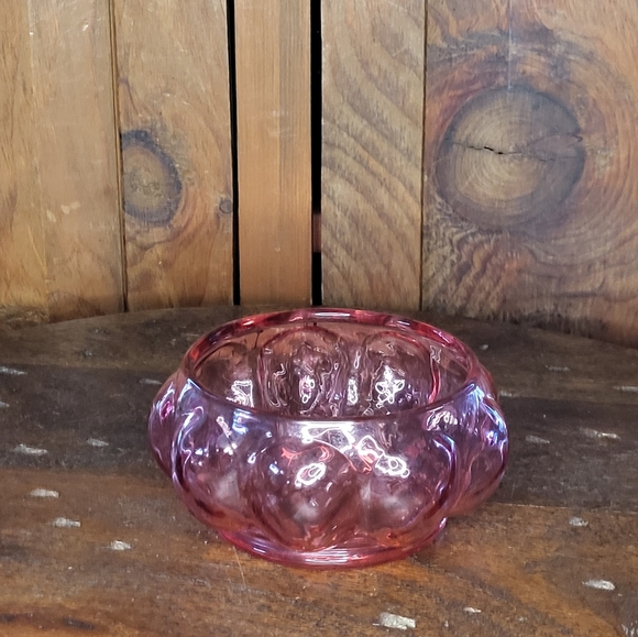 Elegant Pink Glass Bowl - Picture 5 of 12